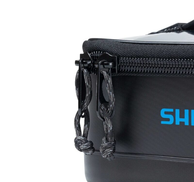 塩ガミしにくい太番手ファスナーを採用