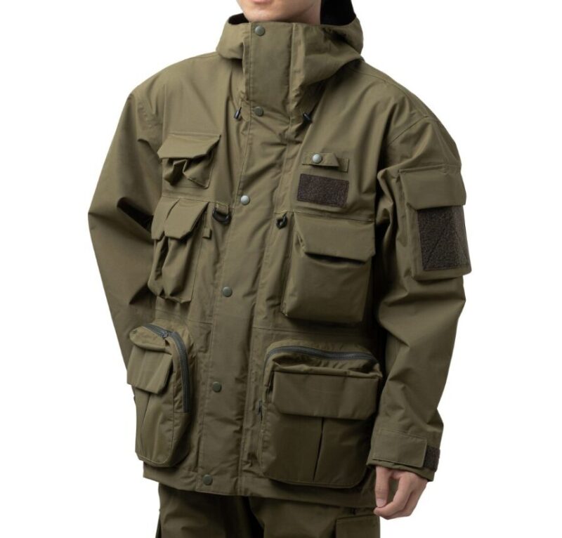 計9個のポケット、Dカン、ロッドホルダーなどを装備